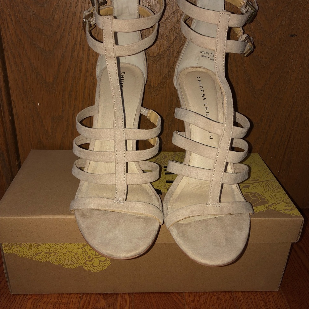 ๐ฟHP๐ฟ NWOT Chinese Laundry Lacy Sand Suede Heels - Picture 3 of 7